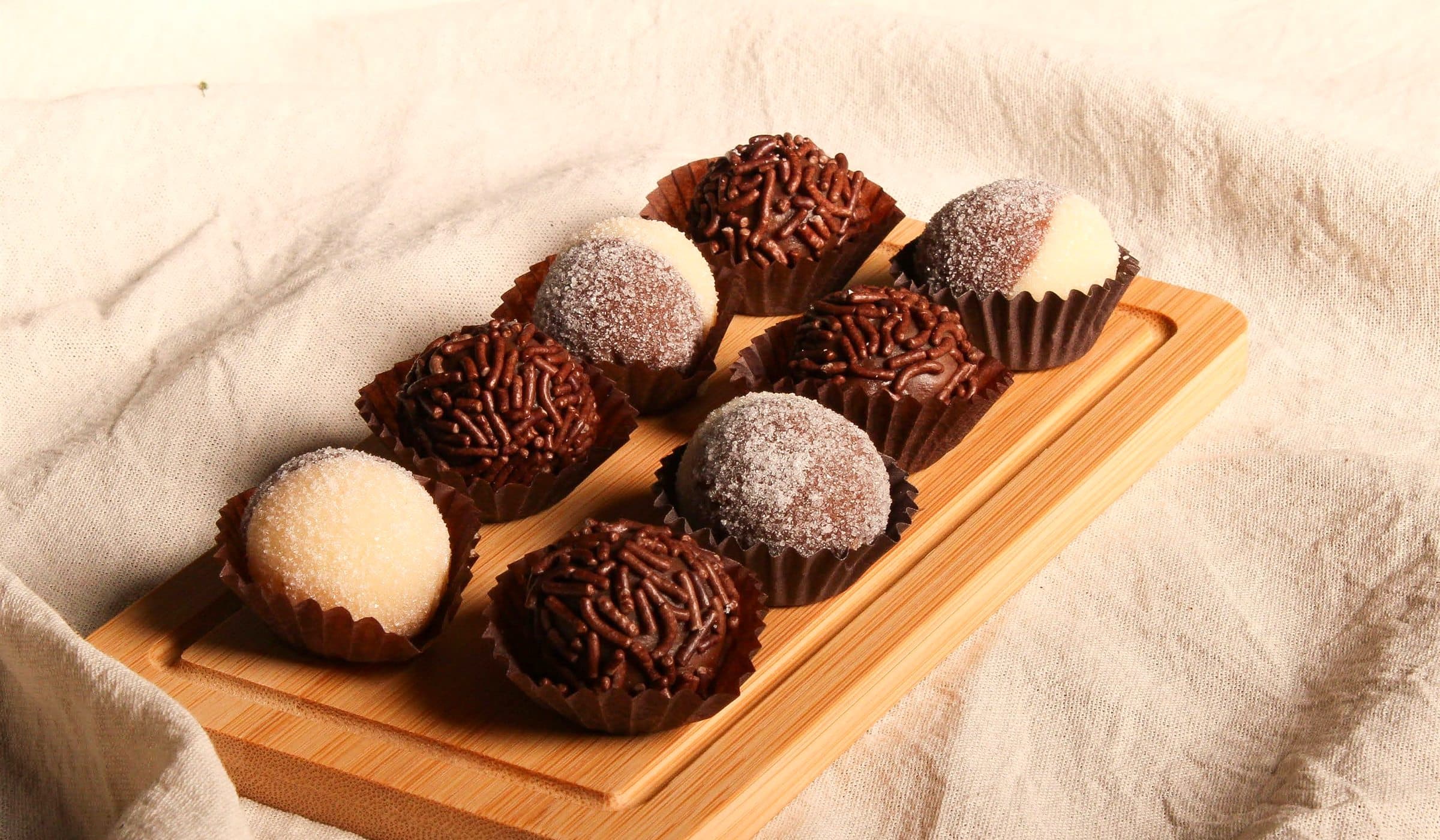 Tabuleiro de brigadeiros artesanais do Mistura Doces